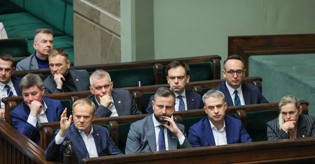 Nowy sondaż partyjny. Wyraźna różnica między liderem a drugim miejscem