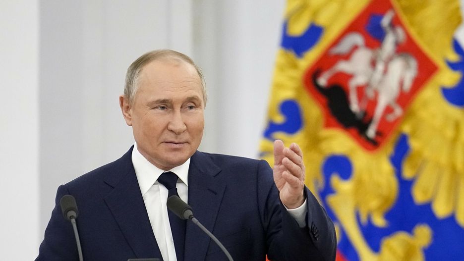 Zadowolony W?adimir Putin
Russian President Vladimir Putin delivers his speech during an awarding ceremony for the Russian Olympic Committee medalists of the XXIV Olympic Winter Games in Beijing and members of the Russian Paralympic team, at the Kremlin in Moscow, Russia, Tuesday, April 26, 2022. (AP Photo/Alexander Zemlianichenko)
AP