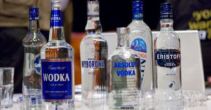 Ile kalorii ma wódka? PiS chce powiedzieć to Polakom