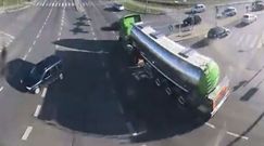 #dziejesiewmoto: ciężarówka taranuje auto osobowe