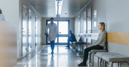 Szpitale dostaną bonusy za likwidację oddziałów. MZ zachęca placówki do restrukturyzacji