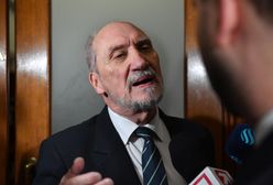 Macierewicz nie odpuszcza. Nie przekazał kluczy do sejfów