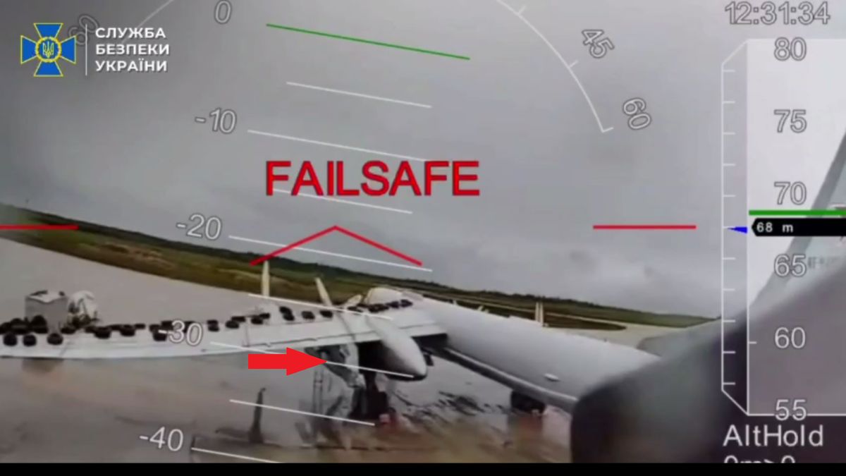 Rosyjski bombowiec Tu-95MS z podwieszonym pociskiem Ch-101.