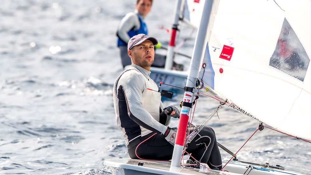 Marcin Rudawski na jachcie klasy Laser Radial