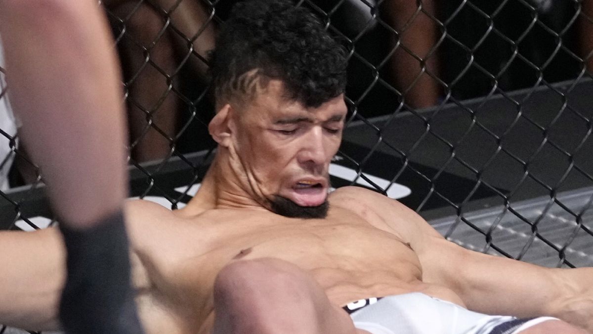 Zdjęcie okładkowe artykułu: Getty Images / Jeff Bottari/Zuffa LLC / Johnny Walker znokautowany przez Jamahala Hilla na gali UFC Fight Night 