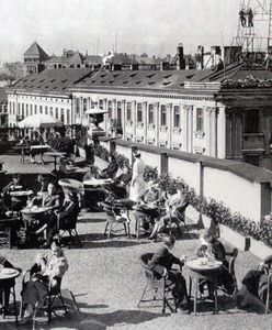 "Bar pod Słońcem" po ponad 100 latach wraca na dach domu braci Jabłkowskich