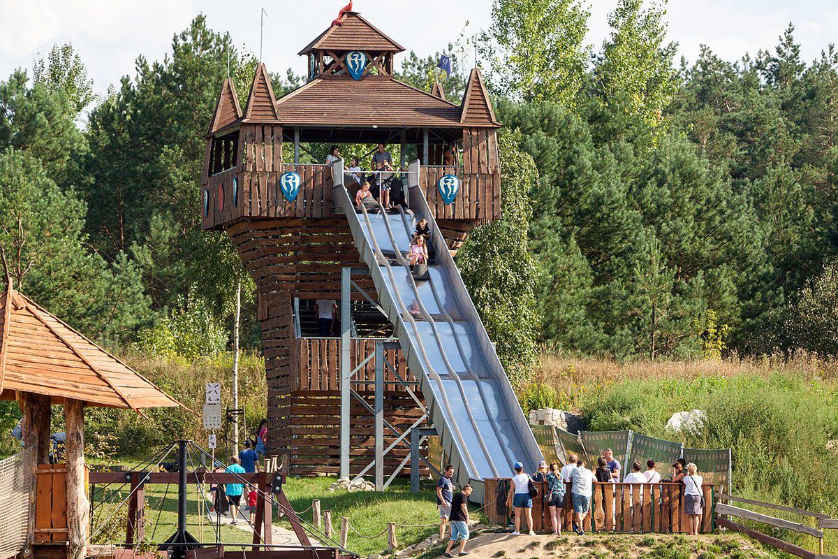 Krasnoludzka Wieża to jedna z ulubionych atrakcji starszych dzieci