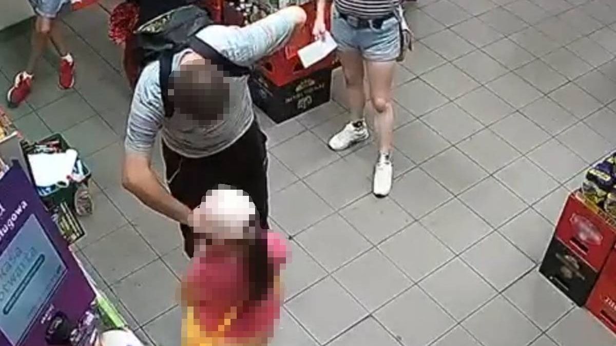Mężczyzna przywłaszczył telefon znaleziony w sklepie przez jego córkę
