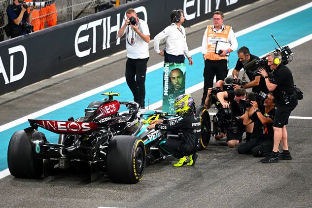 Lewis Hamilton żegna się z Mercedesem (fot. Clive Mason/Getty Images)