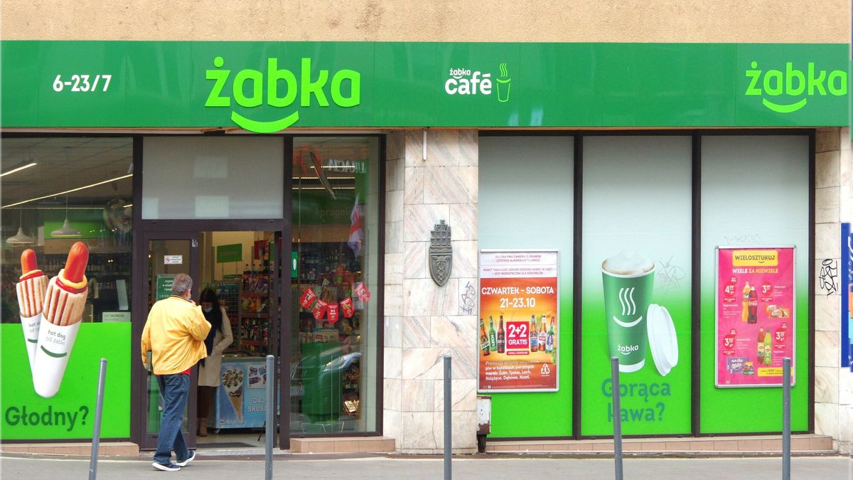 Czyszczenie i naprawa obuwia w Żabce. Nowa usługa