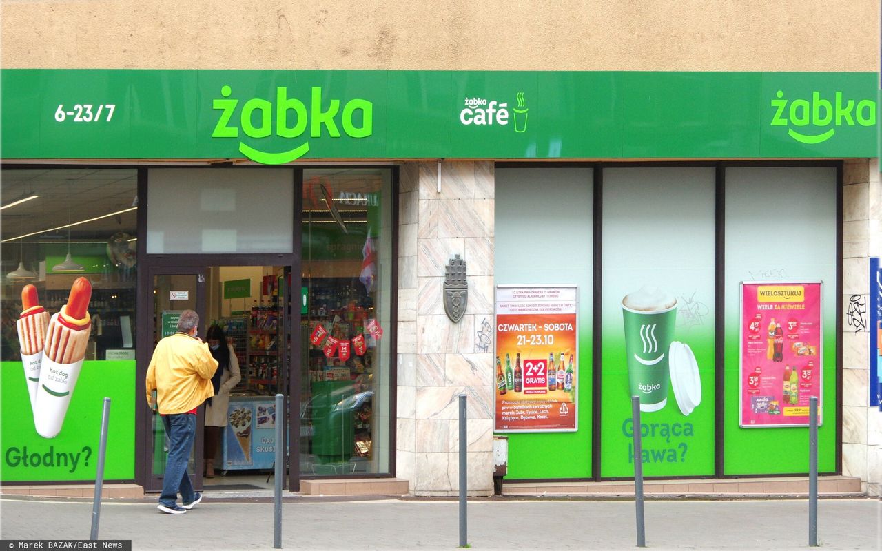 Nowa usługa w Żabce. Będzie można oddać buty do naprawy