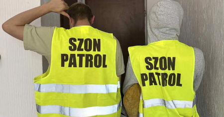 Młodzi chłopcy "patrolują" okolicę. Twierdzą, że są "Szon Patrol"