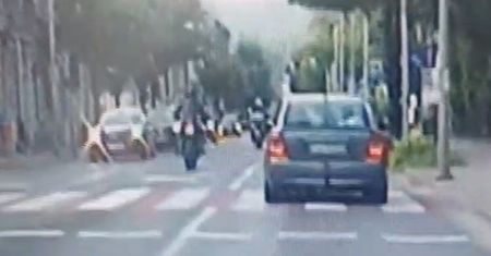 Motocyklista na jednym kole w Przemyślu. Policja nie miała litości – 1500 zł mandatu i 3 miesiące bez prawa jazdy