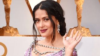 Salma Hayek świętuje 56. urodziny, tańcząc na jachcie w SKĄPYM bikini (FOTO)