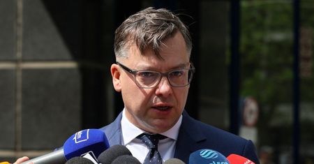 Sędzia od Ziobry z akcjami prawicowej telewizji. PK komentuje
