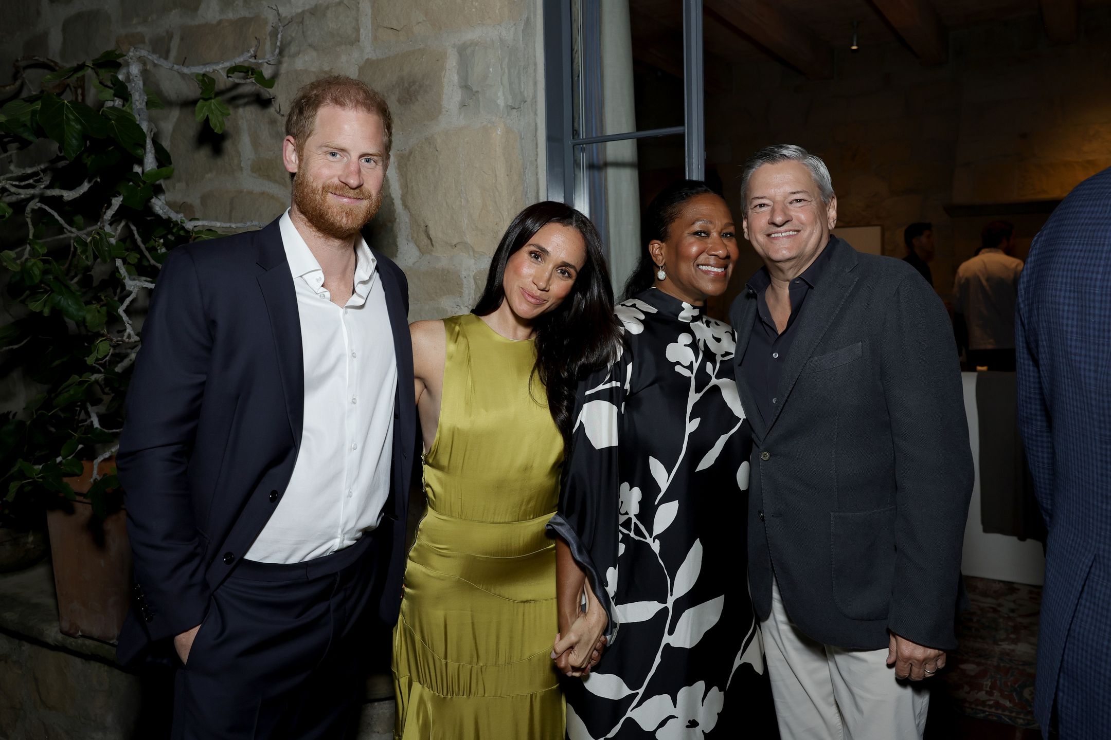 Książę Harry, Meghan Markle, Nicole Avant i Ted Sarandos, kwieci
