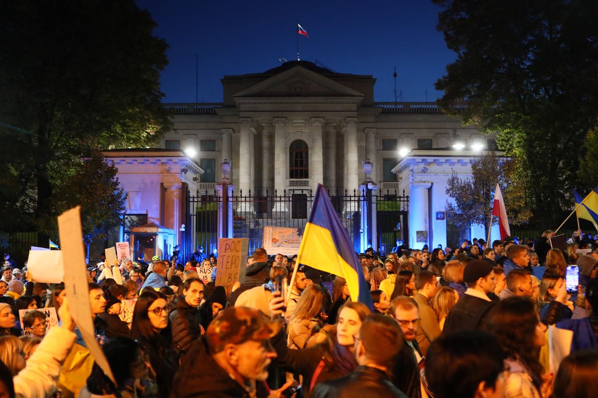 "Putin won!". Manifestacja przed ambasadą Rosji w Warszawie