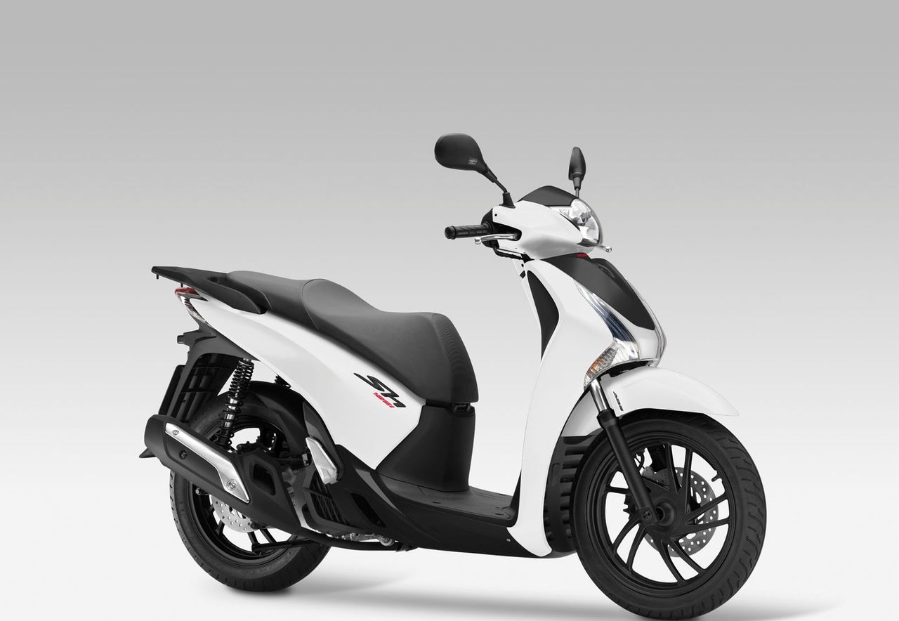 Skuter SH125i w malowaniu Pearl Cool White