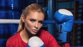 Boks. Kocha sport i fantazyjną bieliznę. Zobacz zdjęcia polskiej ring girl