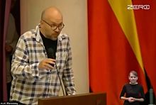 Patryk Słowik zadał pytanie na Radzie m. st. Warszawy. 
