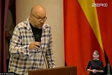 Patryk Słowik zadał pytanie na Radzie m. st. Warszawy. 