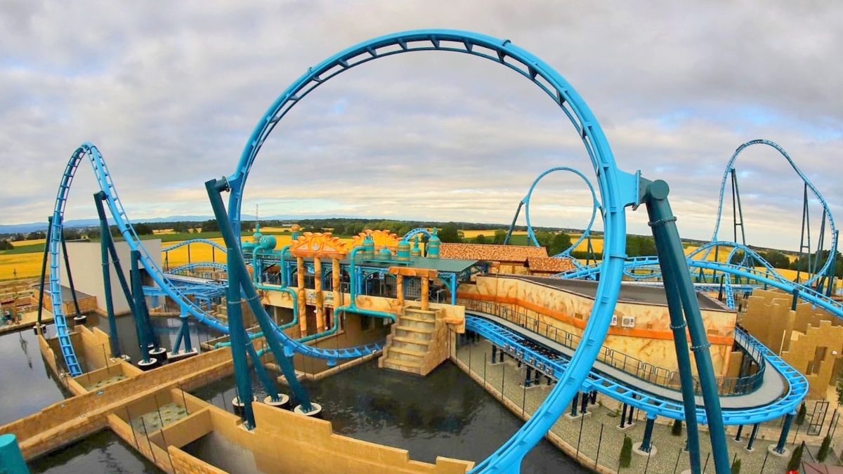 Główną atrakcją Aqualantis jest roller coaster Abyssus