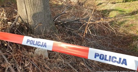 Wałbrzych. Ciało mężczyzny w strumyku. Policja próbuje ustalić jego tożsamość