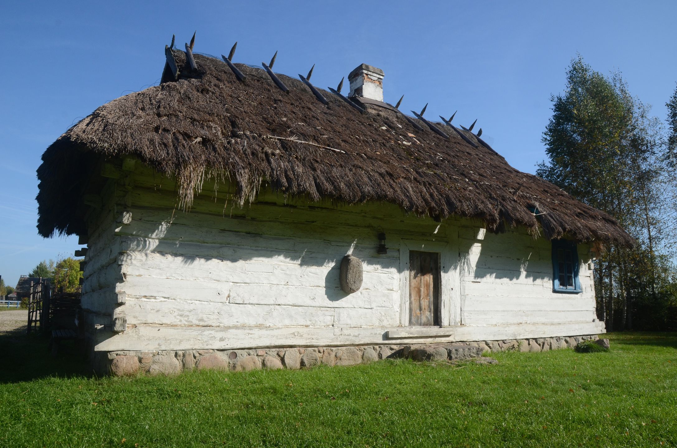 Architektura tych terenów sprzyja poczuciu, że czas się tutaj za