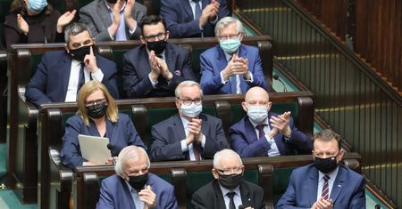 Ogromne nagrody w Sejmie. "To się w głowie nie mieści"