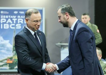 W armii wrze po nominacjach. Brat Bodnara i zięć Dudy