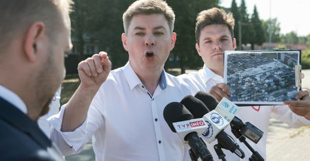 Czerwona kartka dla polityków? Miażdżąca ocena zachowania posłów