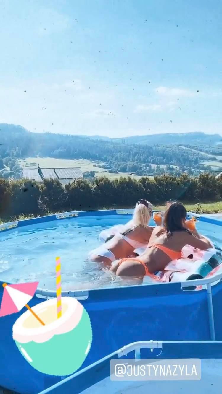 Justyna Żyła i Patrycja Wieja prezentują swoje ciała w bikini
