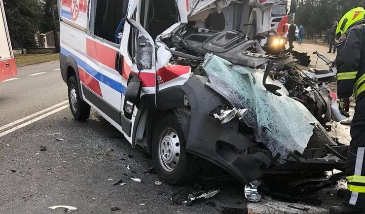 Zawiercie. Tragiczny wypadek. Nie żyje kierowca karetki