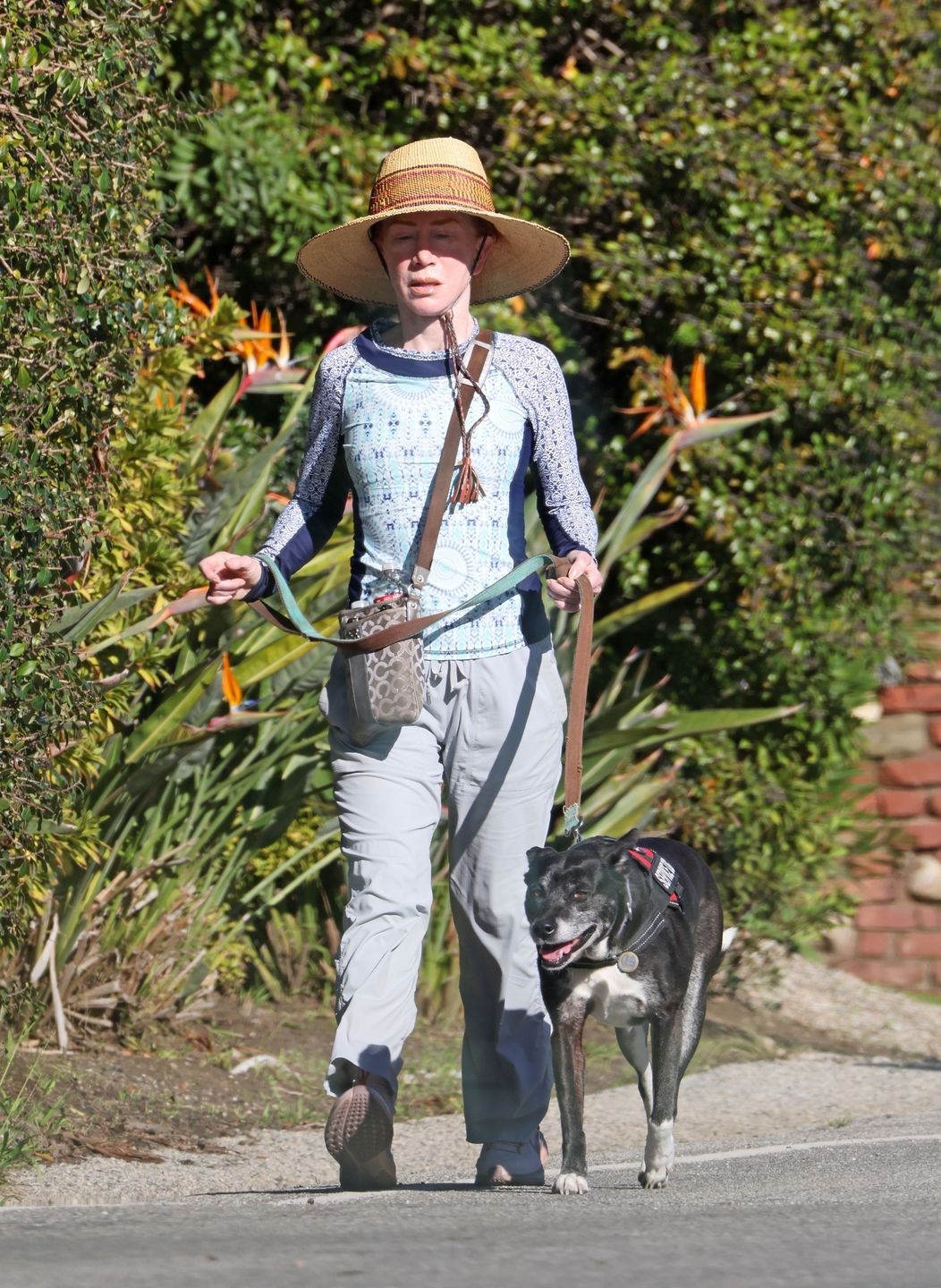 Kathy Griffin na spacerze z psem