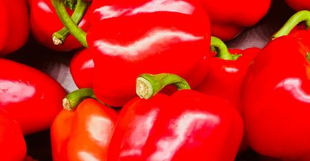 Na potęgę sprowadzają z Holandii i Niemiec. Rekordowy import papryki