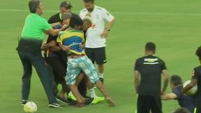 Kibice wtargnęli na murawę i... przewrócili Neymara