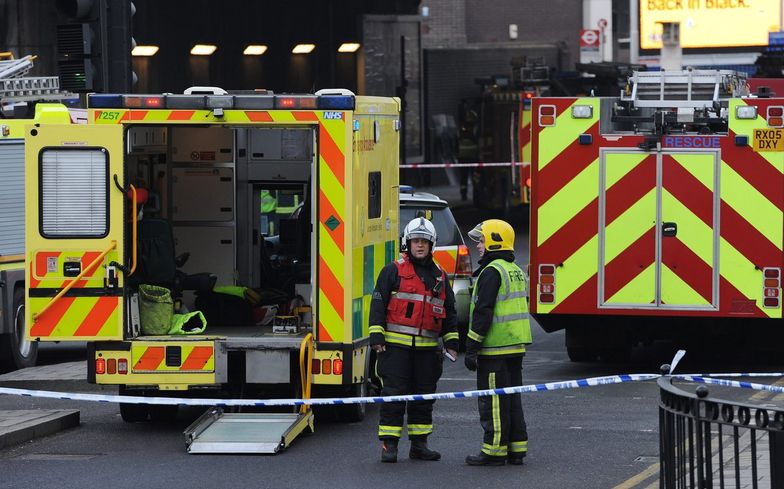 Victoria Station w Londynie ewakuowana. Płonął pociąg