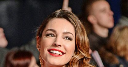 "Tajemnice Smallville": Wpadka Kelly Brook. Zapomniała stanika?!