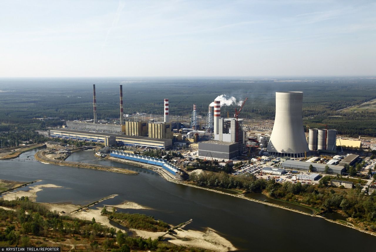 Dwie elektrownie węglowe w Polsce ograniczają pracę. Powód? Niski stan Wisły