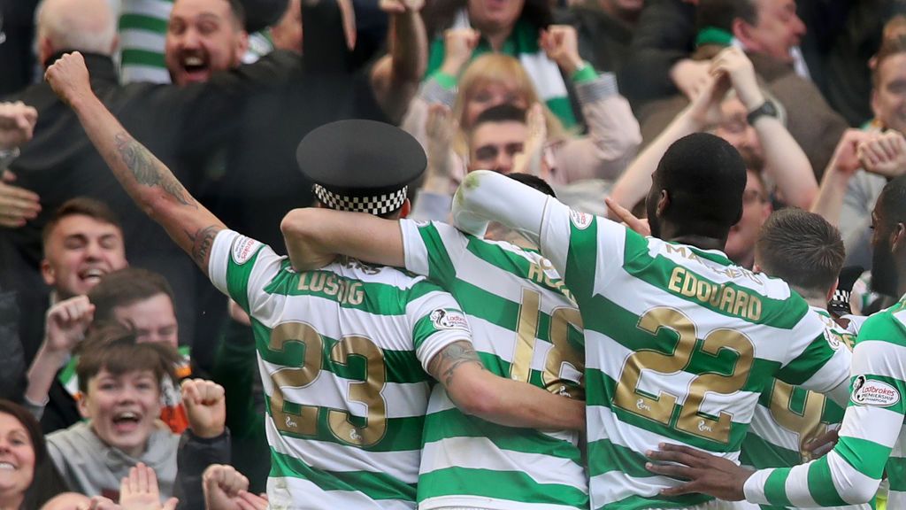Zdjęcie okładkowe artykułu: Getty Images / Ian MacNicol / Piłkarze Celtiku Glasgow cieszą się z gola