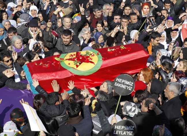 Turcja: Dziesiątki tysięcy ludzi żegnały zabite aktywistki