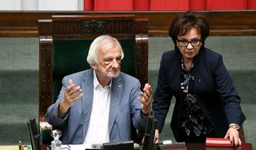 Po wydatkach na bilety lotnicze widać, że posłowie najbardziej lubią docierać do pracy samolotem