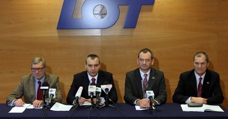 LOT czeka restrukturyzacja. Państwo uratuje firmę?