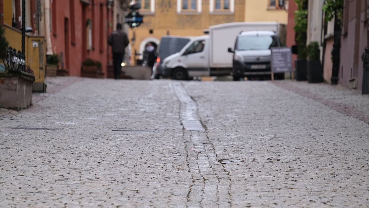 Nawierzchnia głównego traktu na Starym Mieście