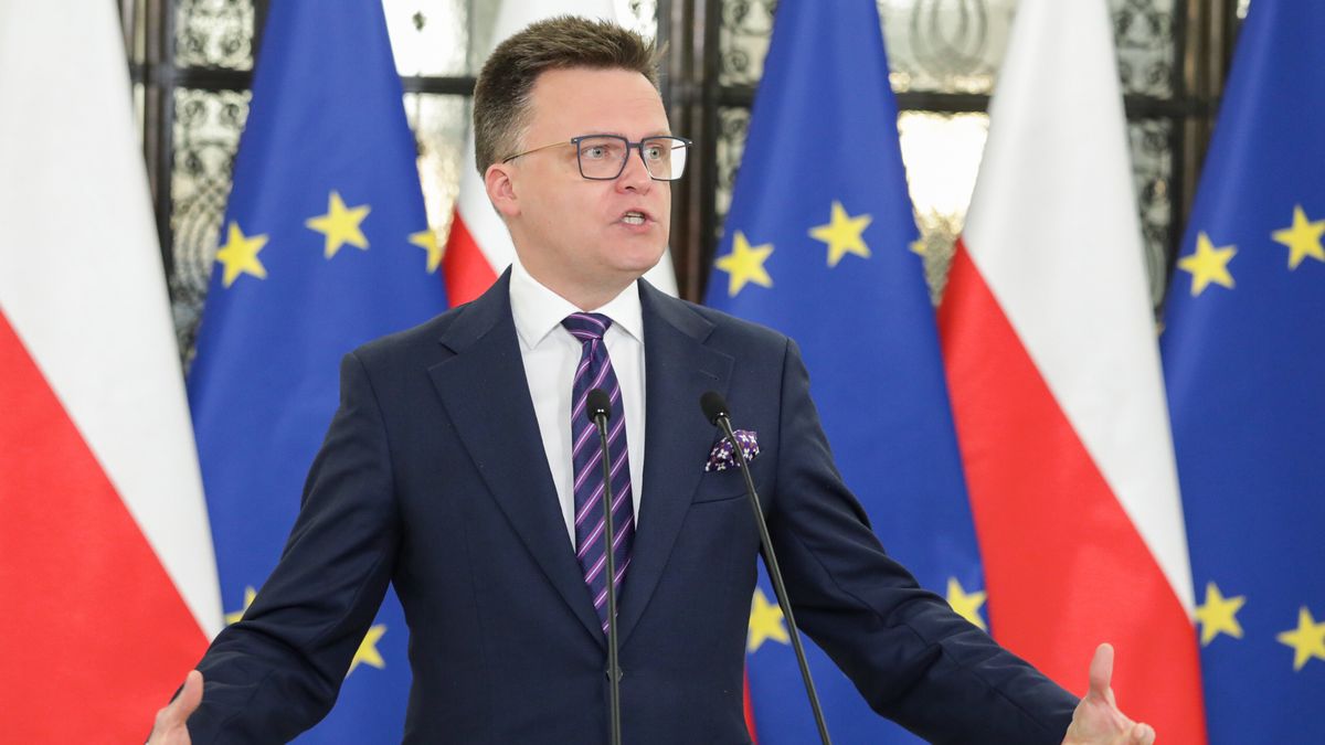 Warszawa, 02.06.2025. Marszałek Sejmu Szymon Hołownia podczas briefingu prasowego przed Salą Kolumnową Sejmu w Warszawie, 2 bm. (ad) PAP/Tomasz Gzell