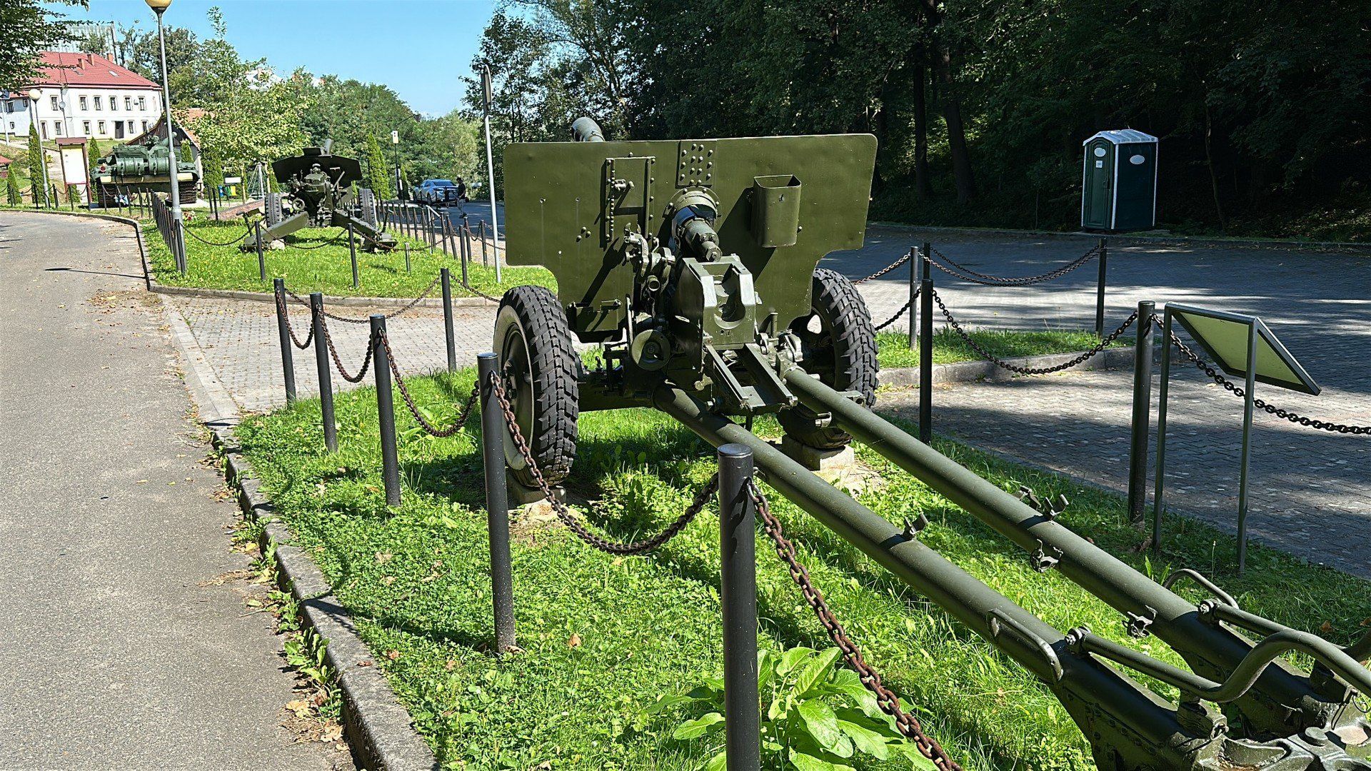 Skwer Katyński i park militarny w Czchowie
