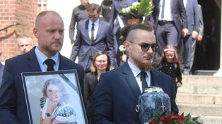 Parzno: Pogrzeb Elżbiety Kudaj. Tłumy pożegnały byłą dyrektor Publicznego Gimnazjum nr 3 w Bełchatowie