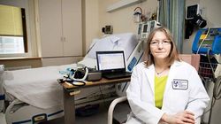 Nie śpij w tej pozycji. Lekarz: Rośnie ryzyko udaru