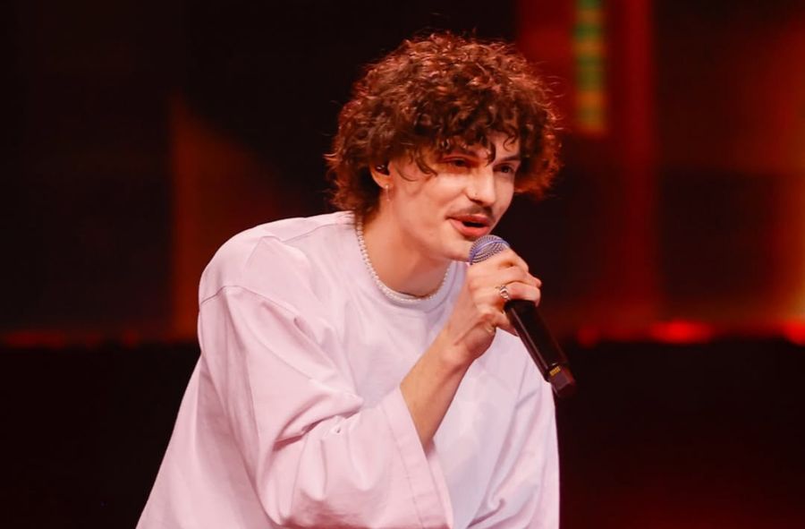 Pszona ogłasza nowe koncerty. Co słychać u młodego debiutanta?