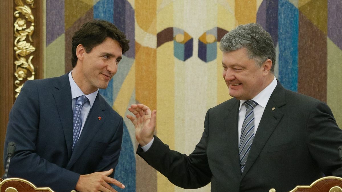 Na zdjęciu Justin Trudeau i prezydent Ukrainy Petro Poroszenko